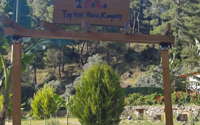 Ti̇ny Mi̇ni̇ House