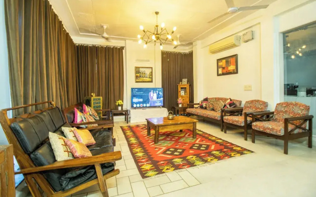 Opulent Antique 3br Villa in Gurugram