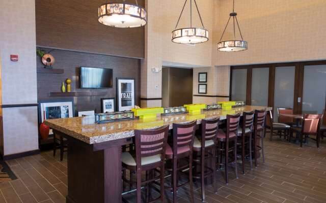 Hampton Inn & Suites Bismarck Northwest