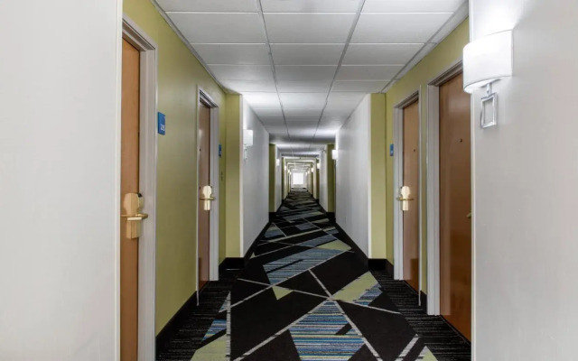 Holiday Inn Express Hotel & Suites Harrison by IHG