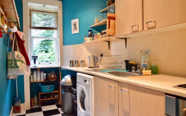 Two Bedroom Flat In Meadowbank