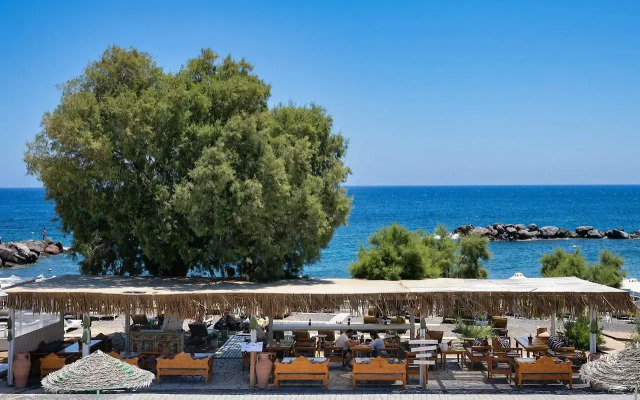 Nissia Beach Apartments and Suites