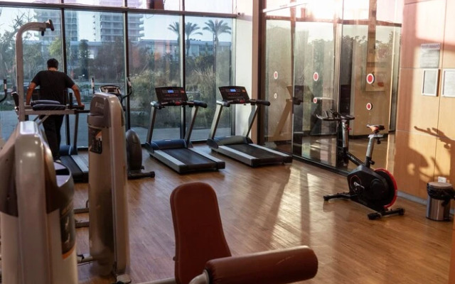 Sea-Side 4 Br Apt With Gym