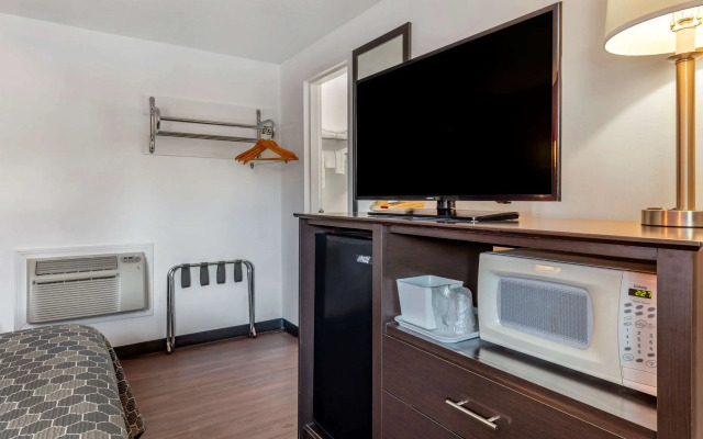 Econo Lodge Lee - Great Barrington