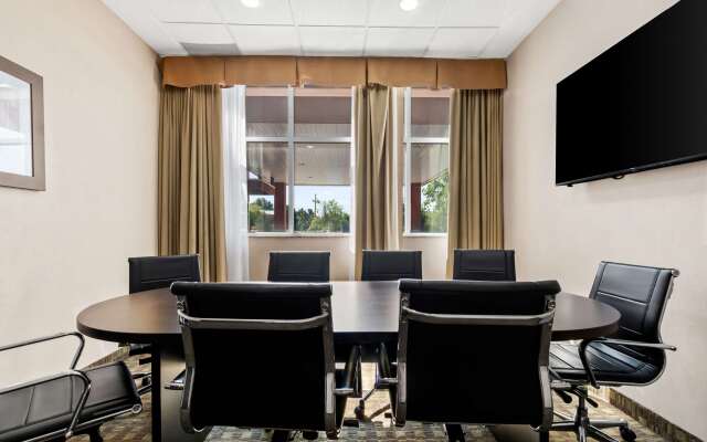 Best Western Plus Fergus Hotel