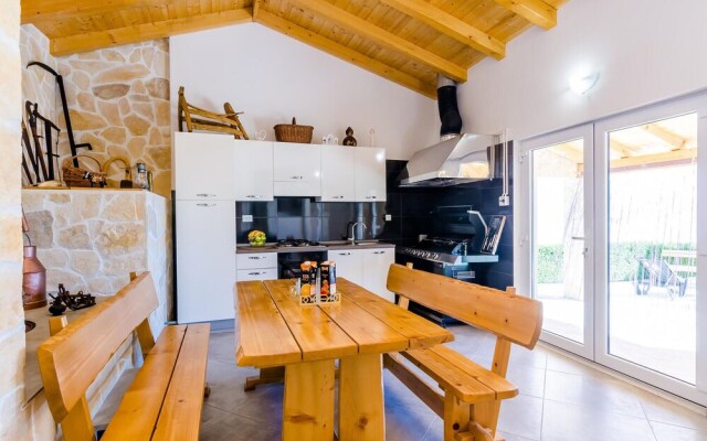 Stunning Home in Dubravka With Wifi and 3 Bedrooms