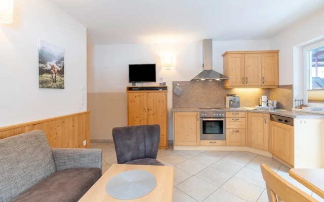 Cozy Garden Apartment Near Ski