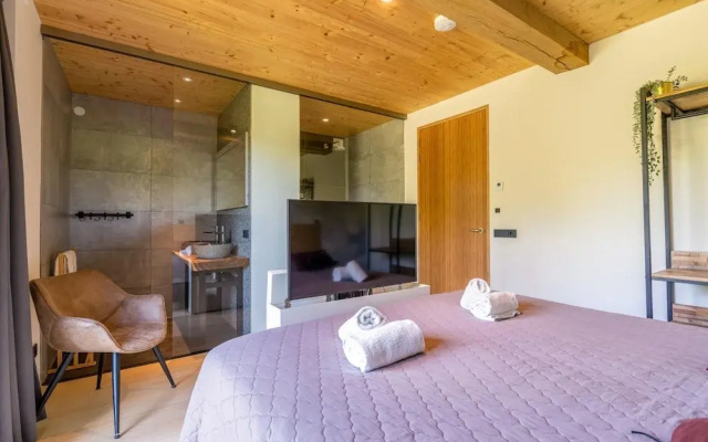 Attractive and Modern 6-person Holiday Villa