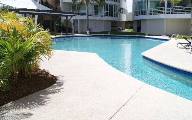 Luxury 3BR Condo HZ by TA