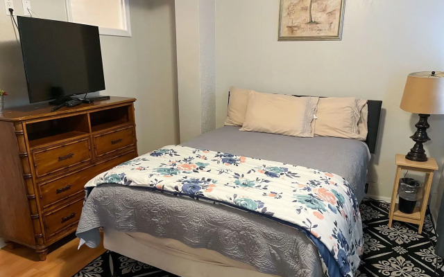 Captain's Table Hotel