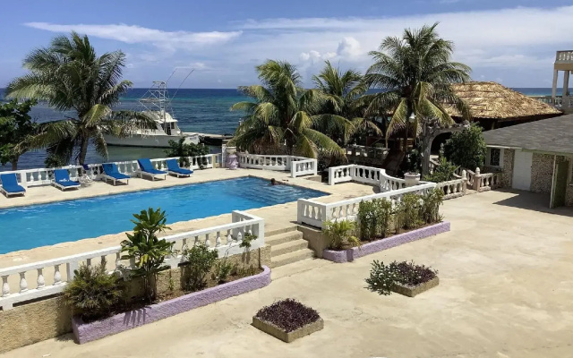 Cariblue Beach Hotel And Scuba Diving Resort