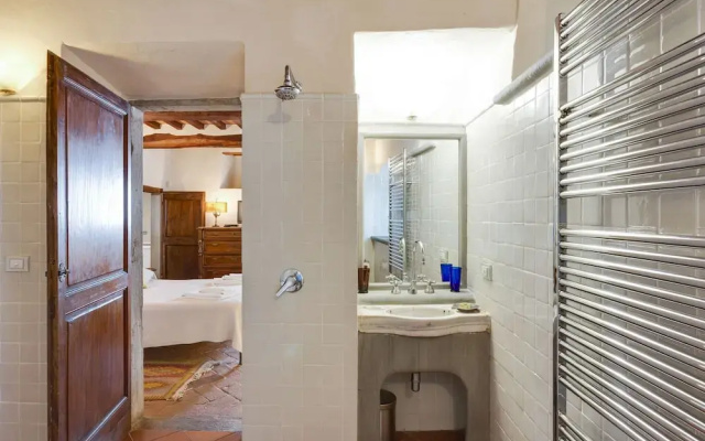 Picturesque Apartment in Montefiridolfi with Swimming Pool