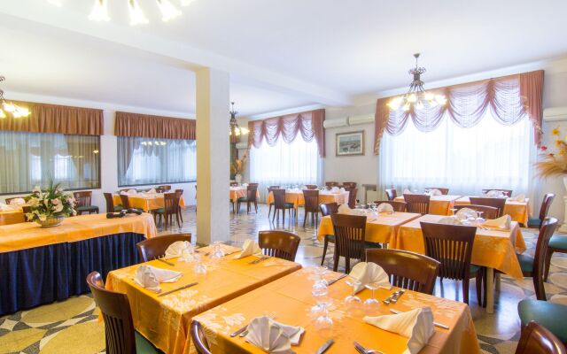 Racar Hotel & Resort