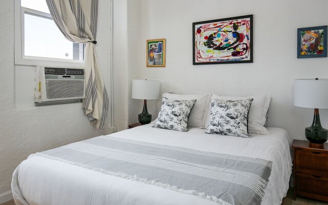 Beautiful Studio Near Hollywood! Sleeps 2!