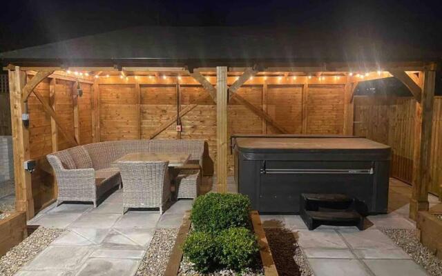 Rhos Walia,near Snowdonia,Hot tub