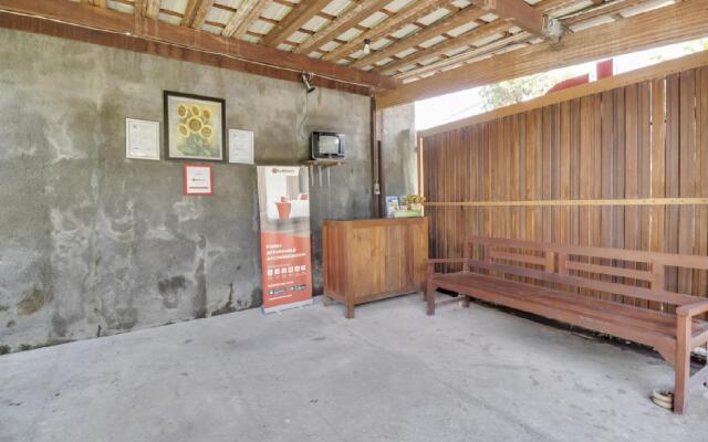 RedDoorz @ Omah Kayu Homestay
