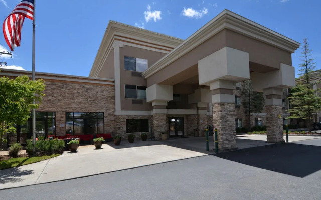 Wood River Inn & Suites