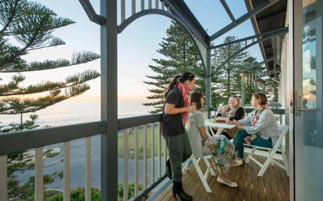 Seawall Apartments