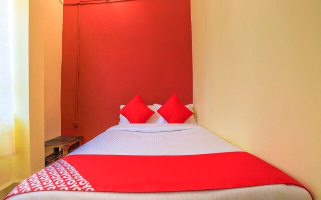 OYO 18855 Hotel Pete's Hideaway