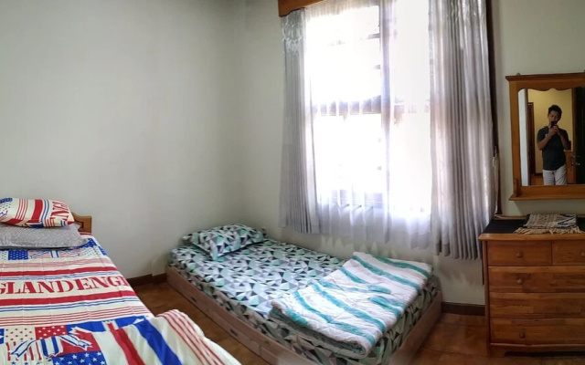 Villa Bumblebee 2 – Little Venice Puncak – Guest Rooms – Cipanas