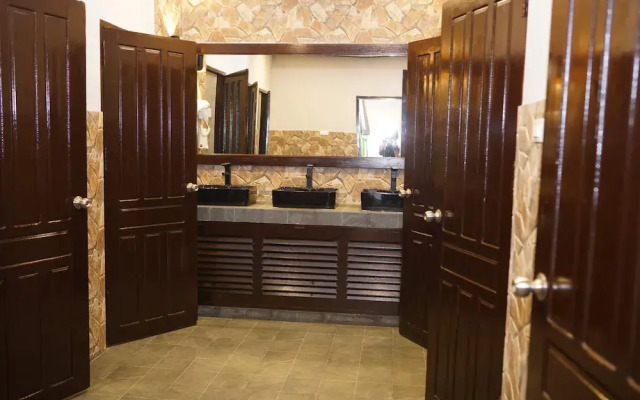 Mad Monkey  Vang Vieng