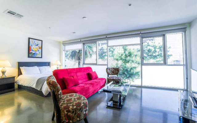Ginosi Wilshire Apartel