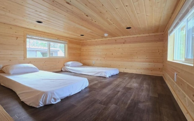 Luxury Cabin with Mountain View 4A
