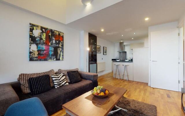 Short let - Penthouse Apartment With West-facing Terrace