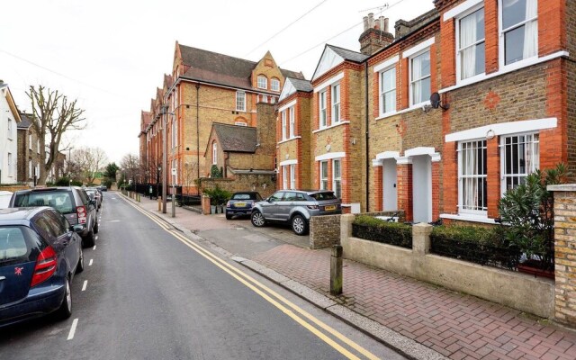 Bridge Lane Residence