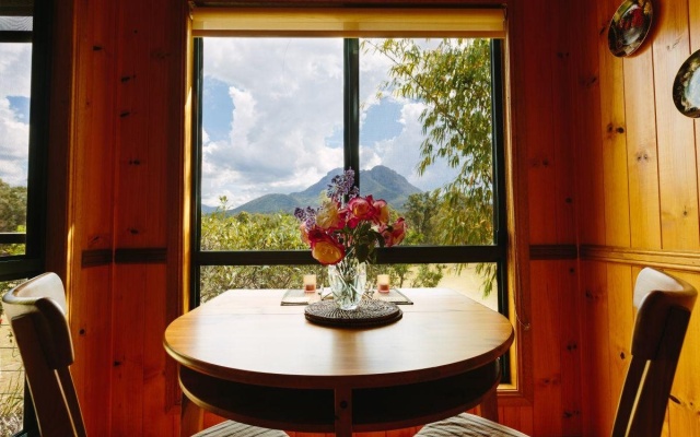 Tuckeroo Cottages & Gardens – Balcony – Barney View
