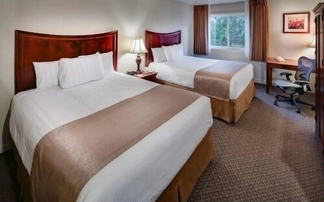Lake Natoma Inn