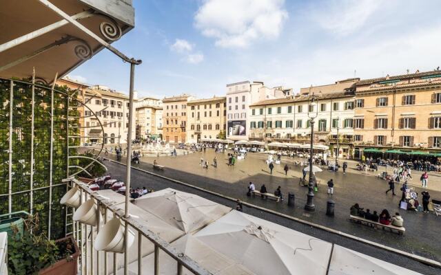 Caden Splace - Dbalconycollection at Piazza Navona