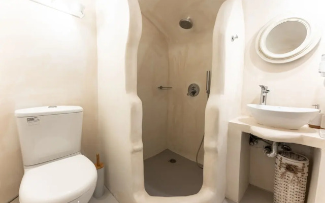 Kalamia Cave House