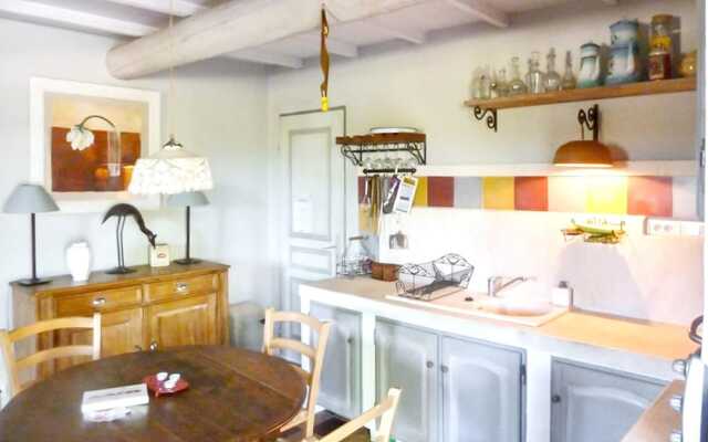 House With 2 Bedrooms in Oppède, With Wonderful Mountain View, Pool Ac