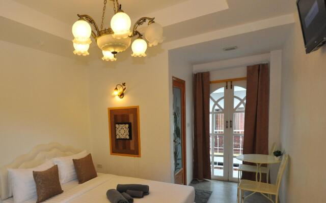 Side Walk Boutique Hotel