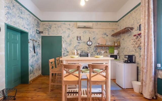 Quintessentially - Uniquely Designed & Central