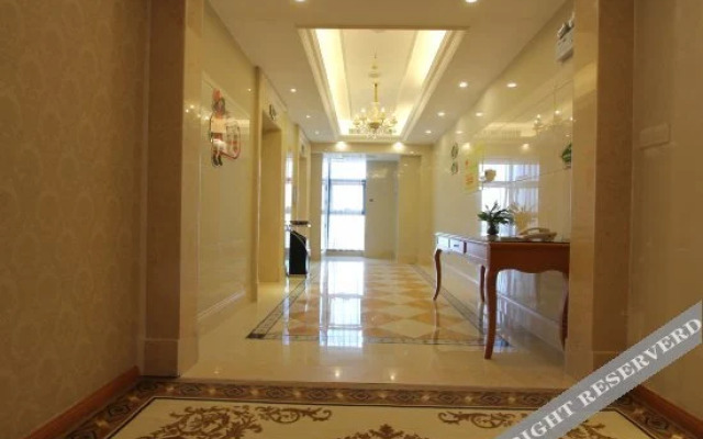 Vienna Hotel Xianning hot spring center flower bed shop
