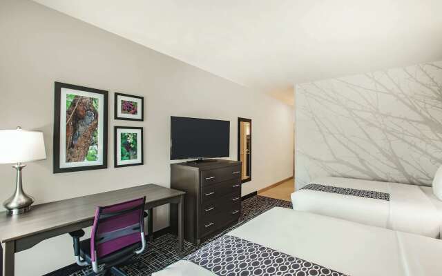 La Quinta Inn & Suites by Wyndham McAllen La Plaza Mall