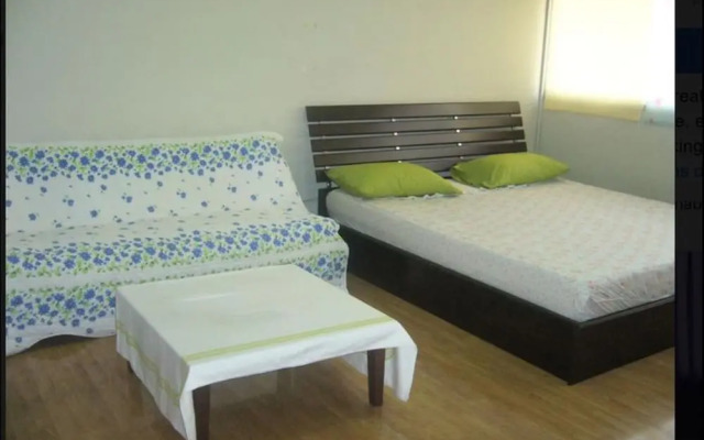 Room in Apartment - Thailand Taxi & Apartment Hostel