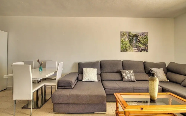 Lovely 2-bed Apartment & Jacuzzi Terrace & Pool