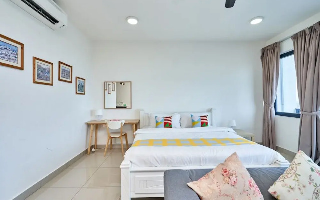 OYO Home 44001 Elegant Studio Setia Alam Trefoil