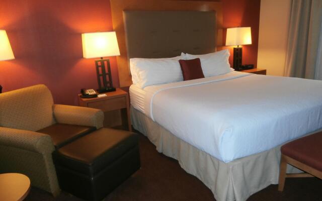 Holiday Inn & Suites Oakland Airport by IHG