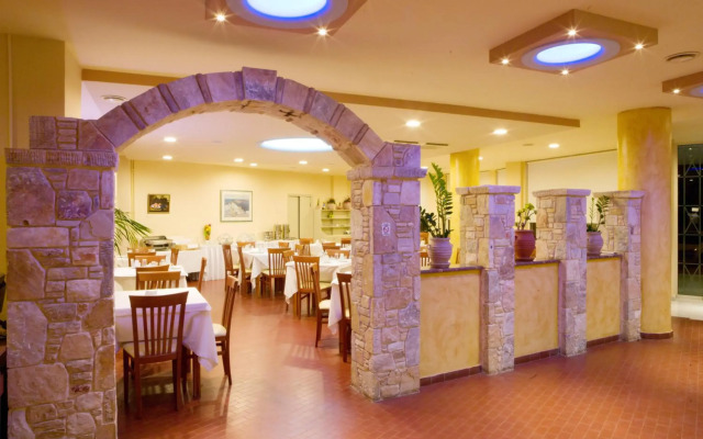 Thomas Beach Hotel