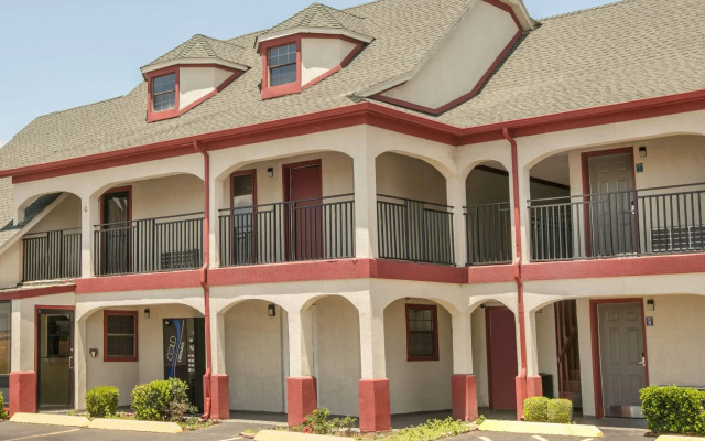 Travelodge Inn & Suites by Wyndham Norman