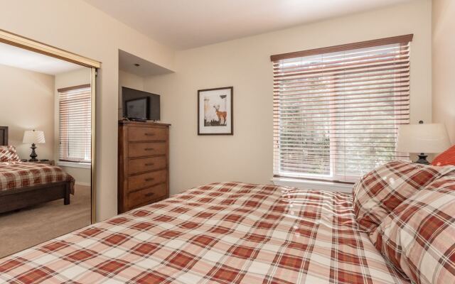 Silver Bear 19 with Covered Parking, Walk to Canyon Lodge by RedAwning