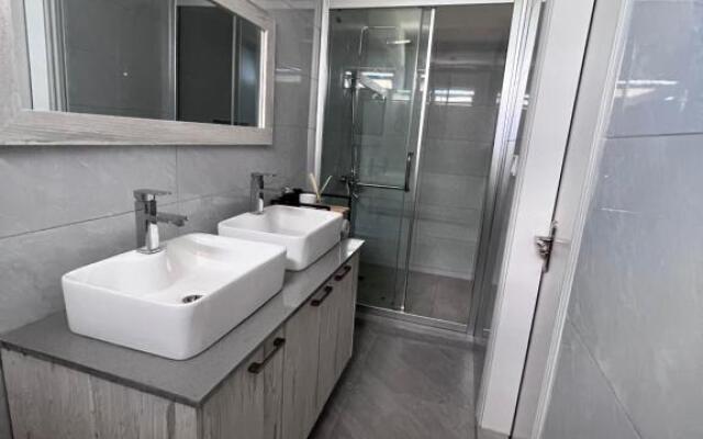 3BD Luxury Penthouse, Big Terrace, 5min from beach