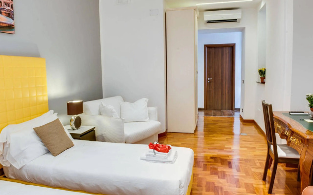 Lh Royal Suites