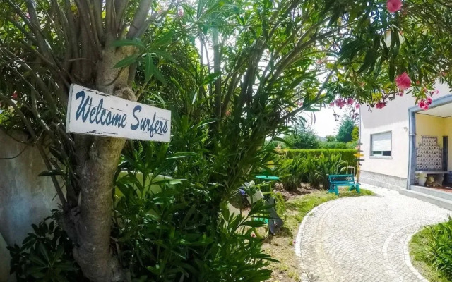 Carcavelos Beach Hostel