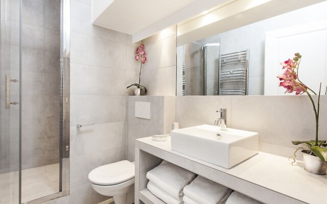 Luxury 2BR Gr-Boulevards I by Livinparis