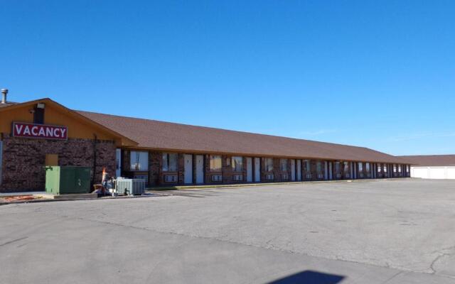 National 9 Inn Garden City